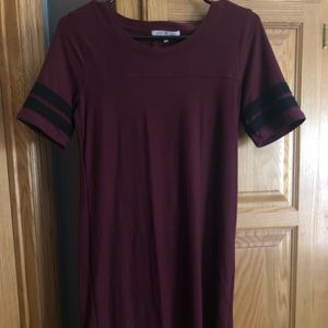 maroon short-sleeve body-con dress